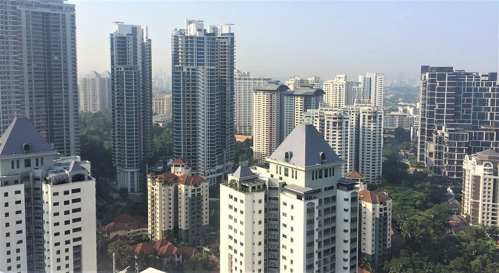 Luxury Car Rental on Mont Kiara: Villas, Hillside Loop & Delivery