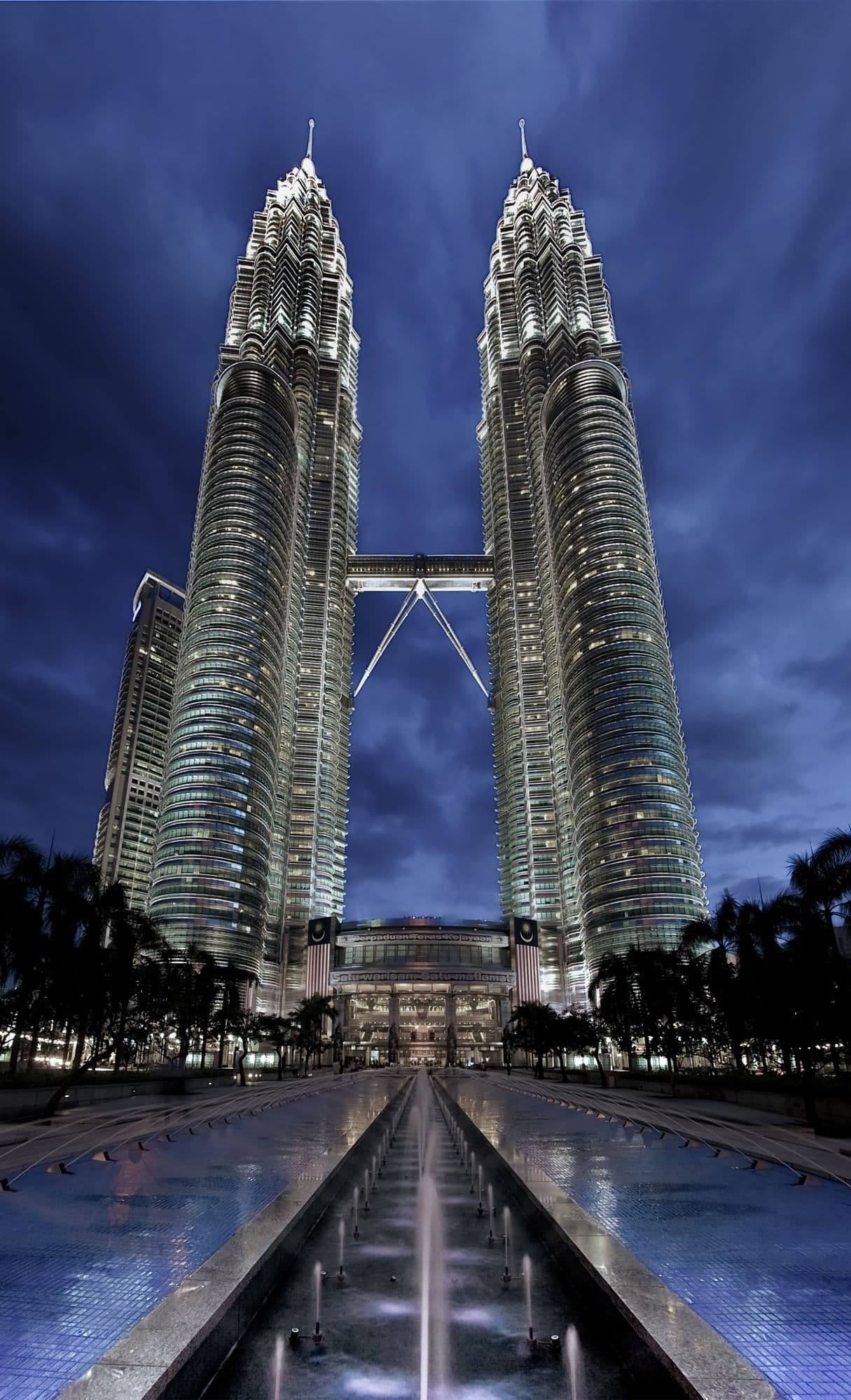 Best Luxury Car to Rent in KLCC (+ Free Delivery)