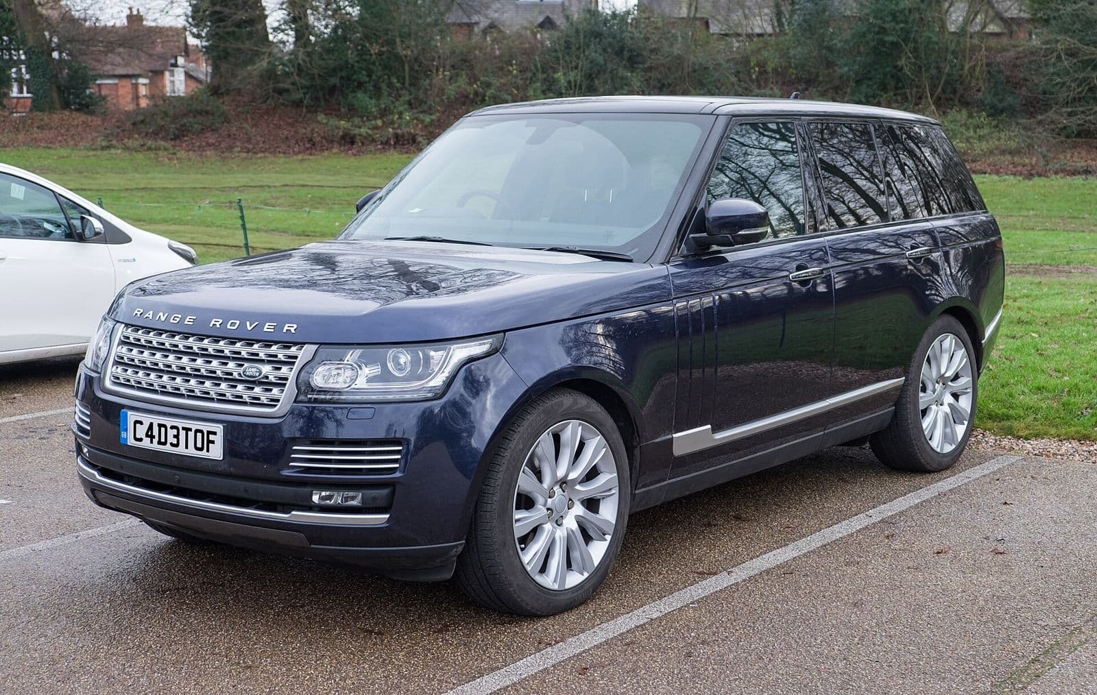 Range Rover Sport vs Vogue vs SVR: Best Range Rover to Rent in Kuala Lumpur